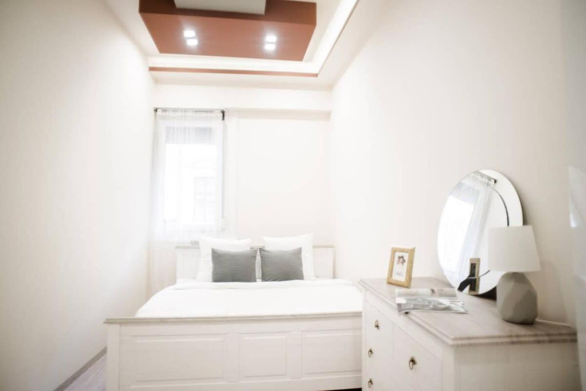 New Luxury Apartment In The Center With A/C Budapest Ngoại thất bức ảnh