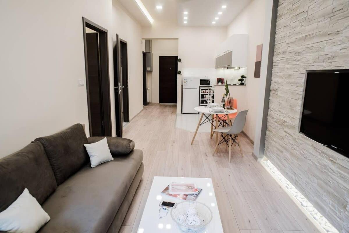 New Luxury Apartment In The Center With A/C Budapest Ngoại thất bức ảnh