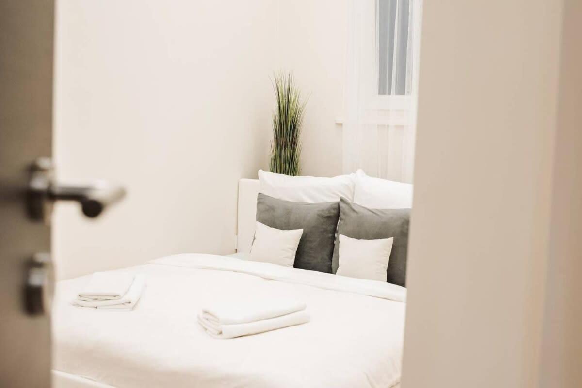 New Luxury Apartment In The Center With A/C Budapest Ngoại thất bức ảnh