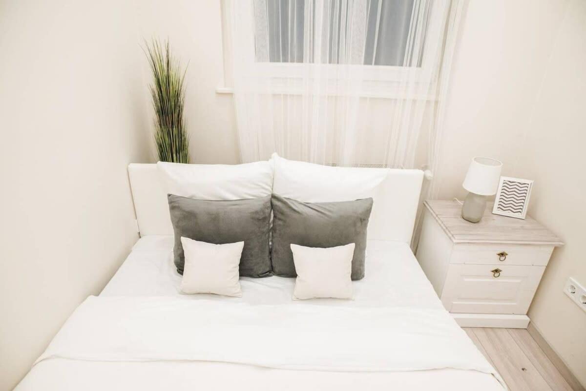 New Luxury Apartment In The Center With A/C Budapest Ngoại thất bức ảnh